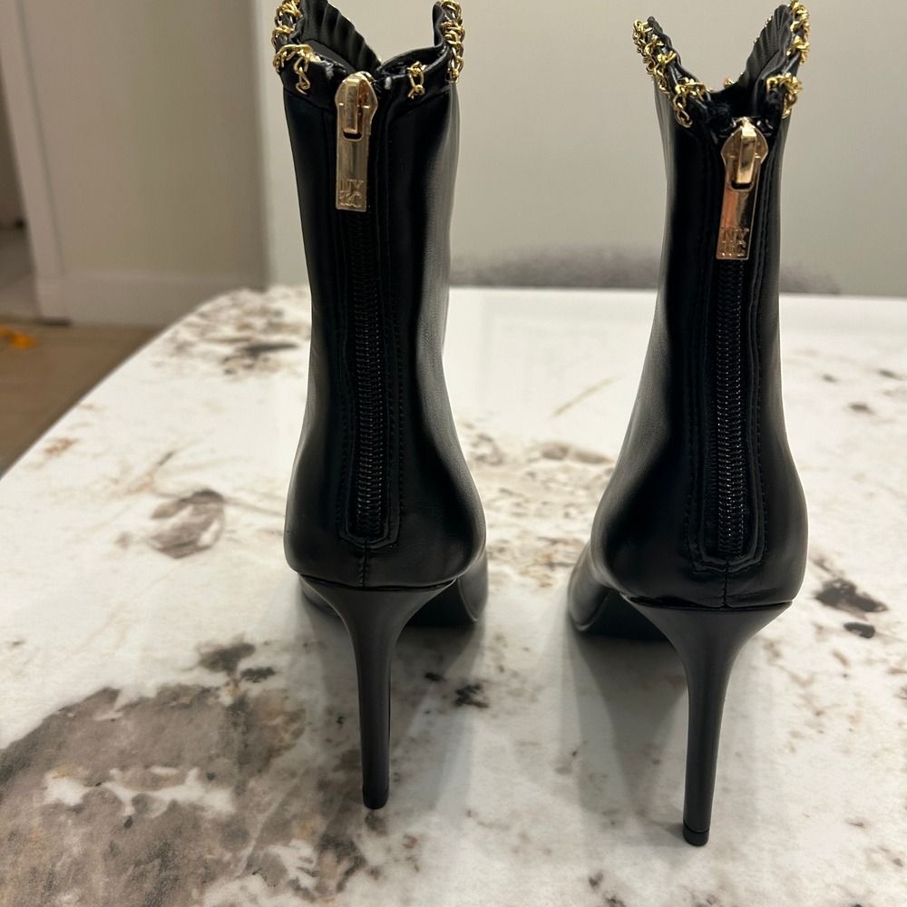 NY Collection Black Pointed Toe‎ Stiletto Heel Ankle Booties Gold Chain Trim 8.5 - Picture 8 of 14